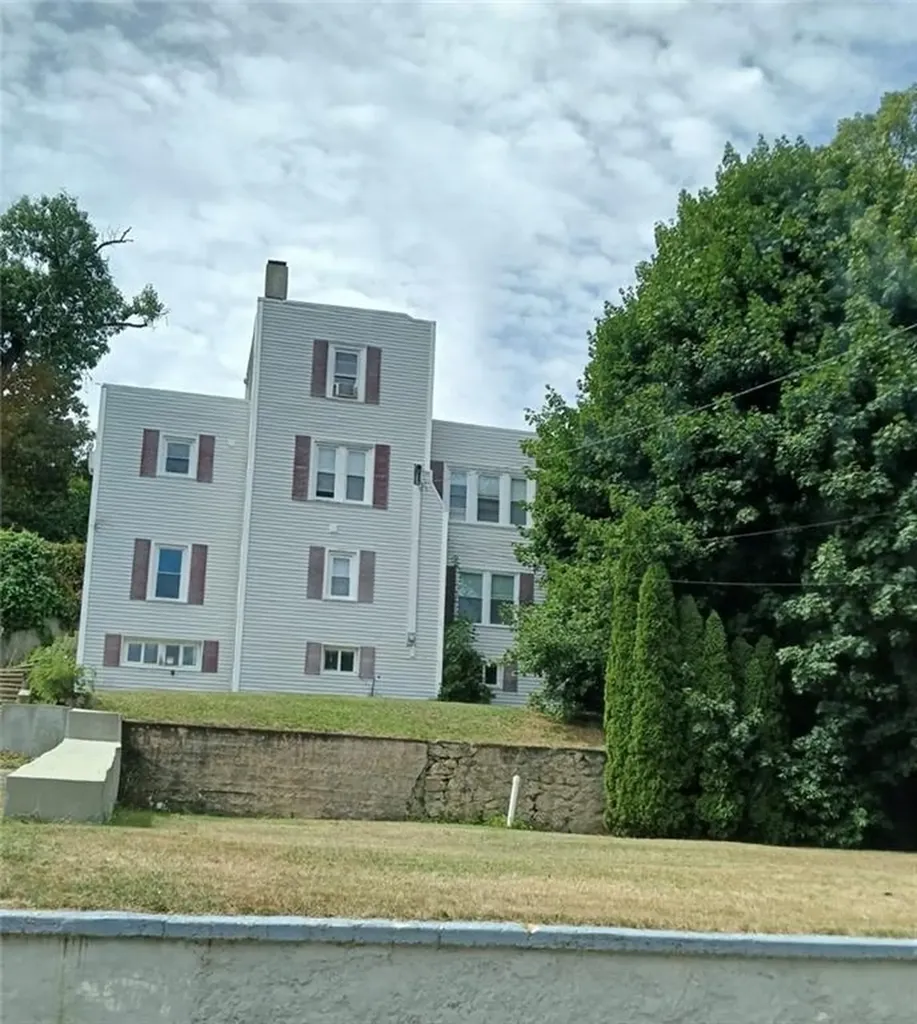 32 Summit Avenue West Warwick RI 02893