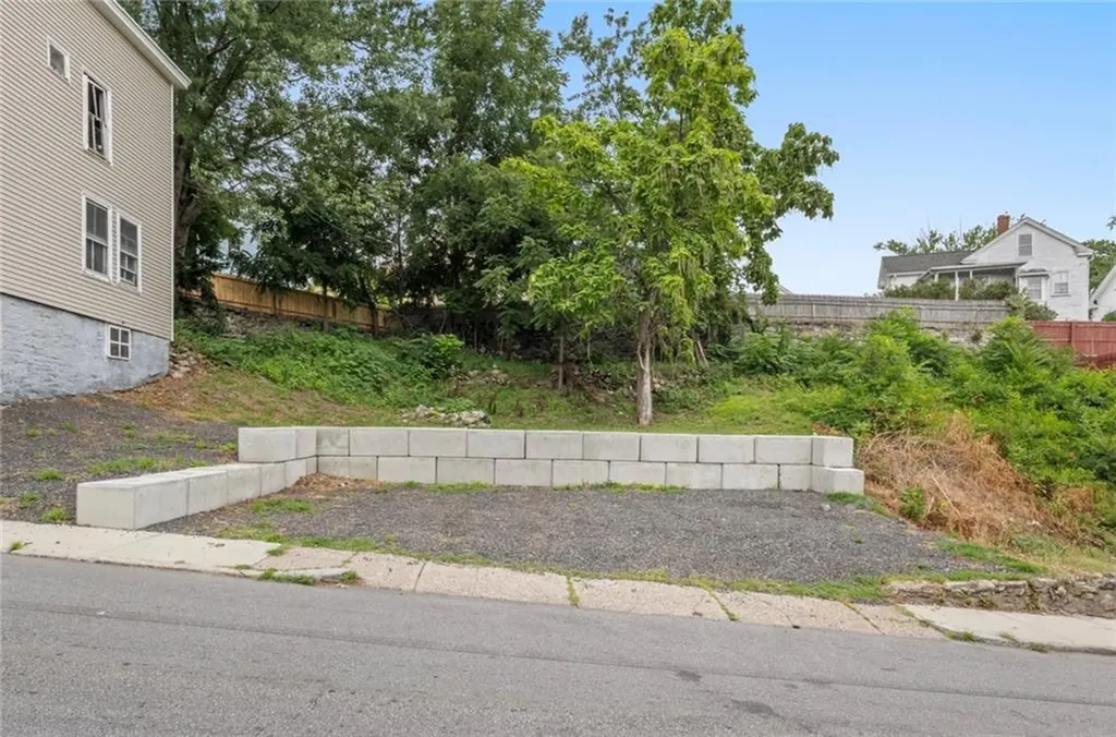 62 Cato Street Woonsocket RI 02895
