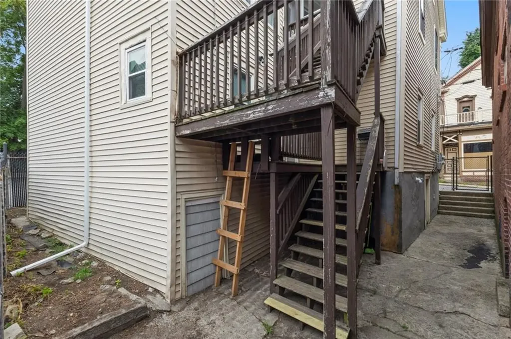 62 Cato Street Woonsocket RI 02895