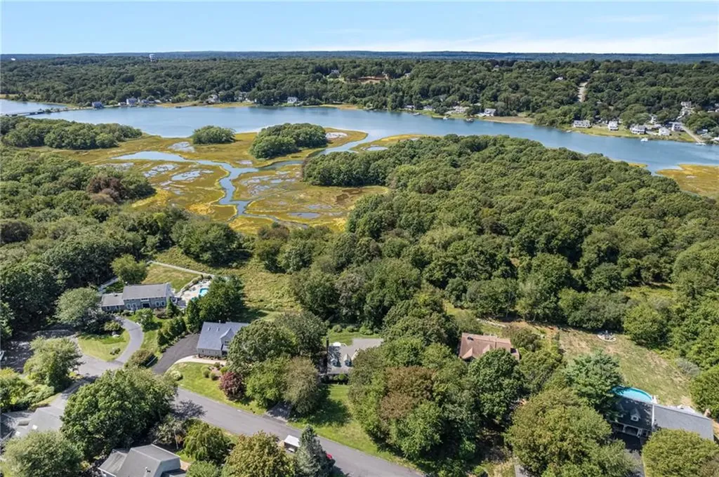 19 Leeann Drive Narragansett RI 02882