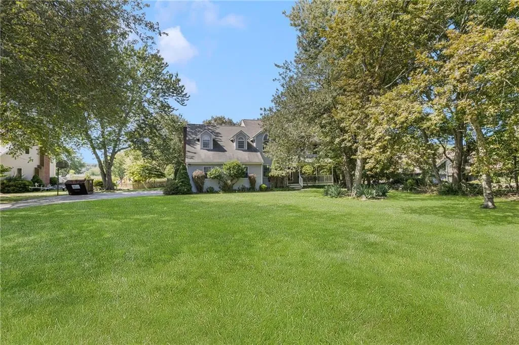 19 Leeann Drive Narragansett RI 02882