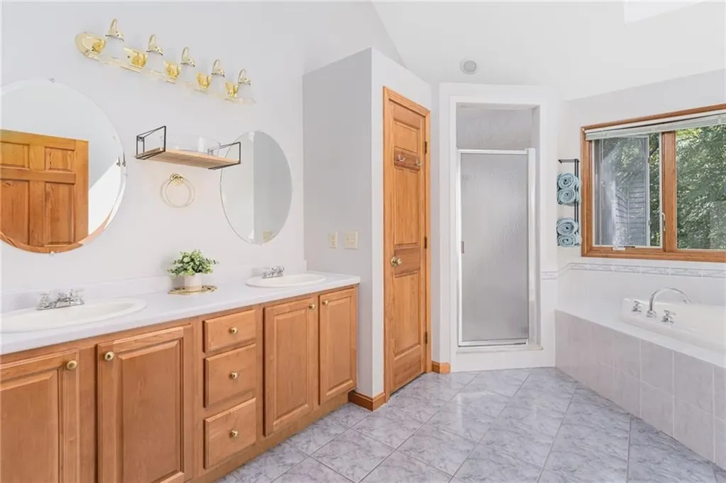 7 Cathedral Court Cumberland RI 02864