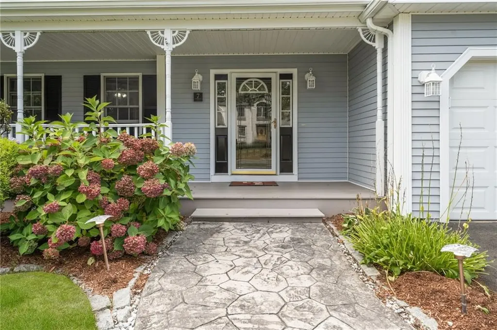 7 Cathedral Court Cumberland RI 02864