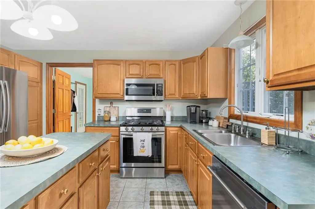 7 Cathedral Court Cumberland RI 02864