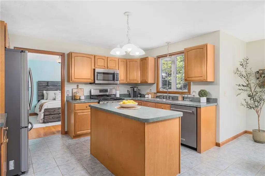 7 Cathedral Court Cumberland RI 02864