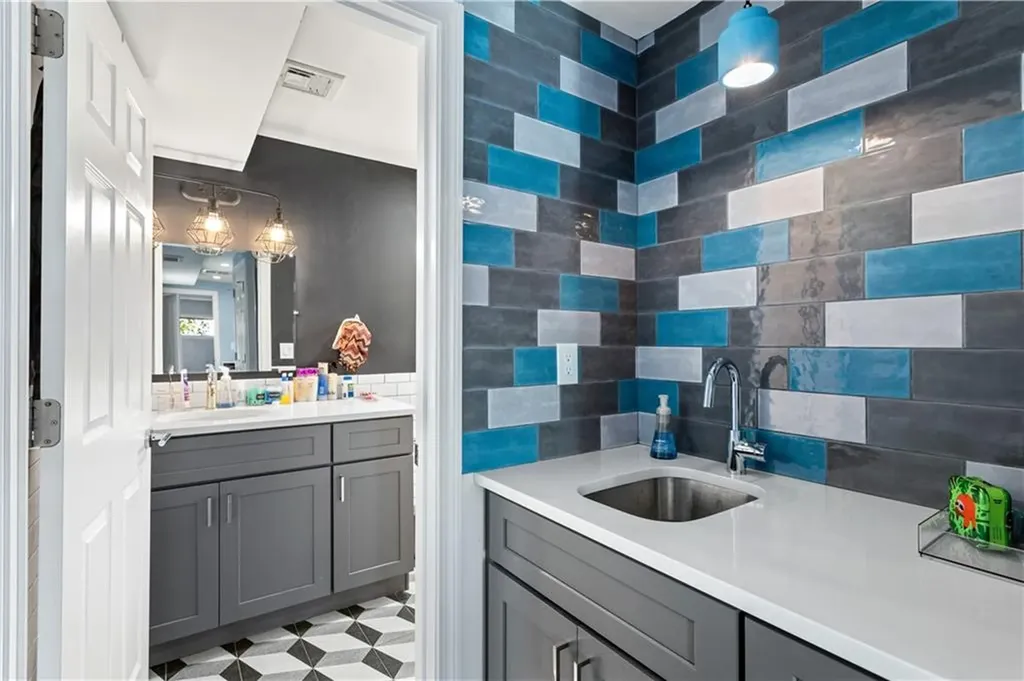 4 James Street Middletown RI 02842