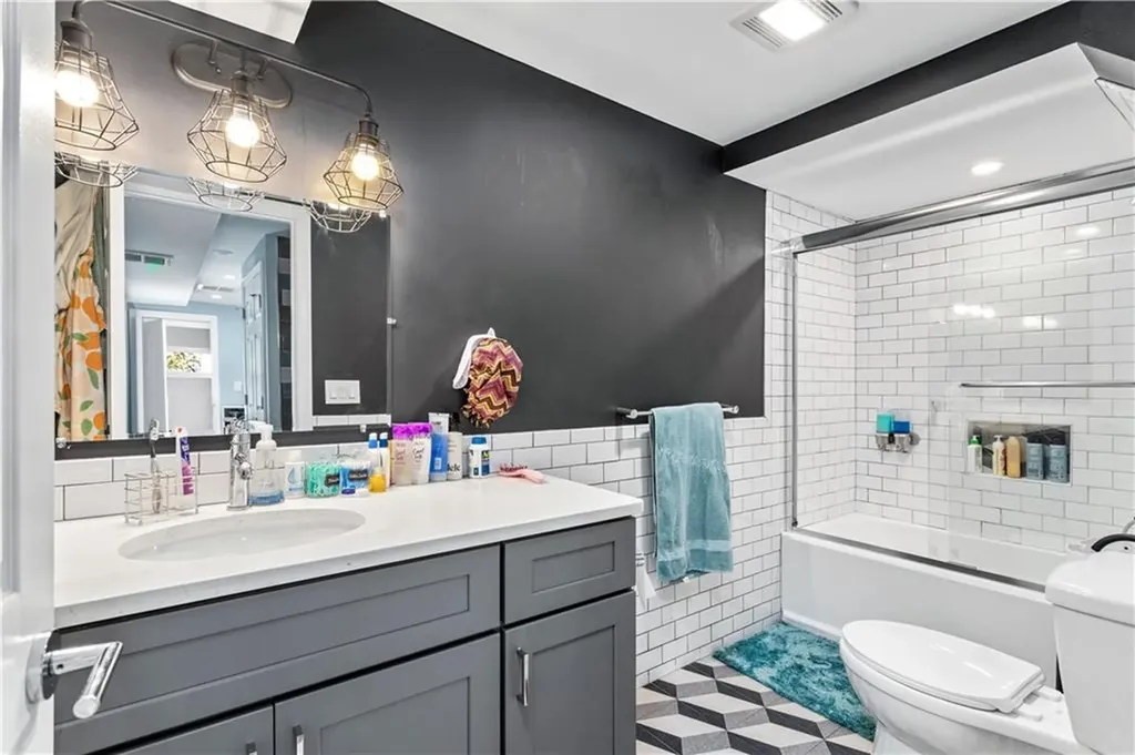 4 James Street Middletown RI 02842