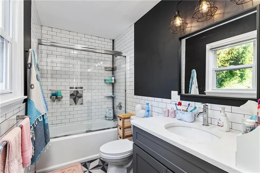 4 James Street Middletown RI 02842