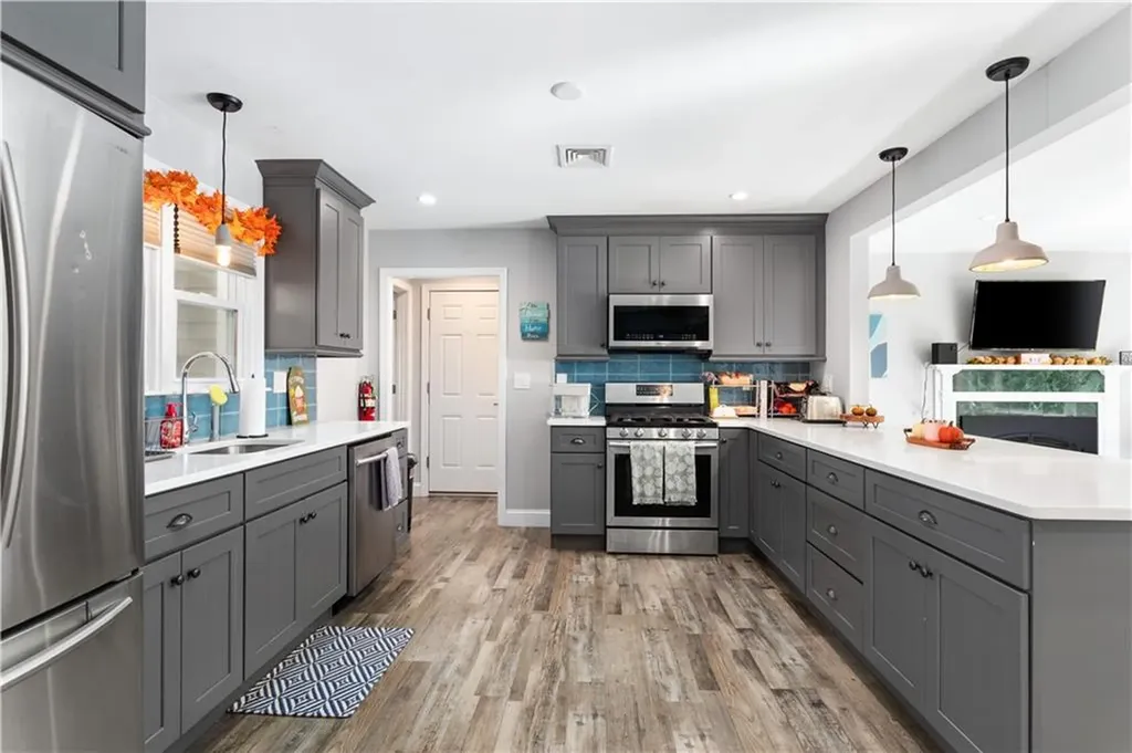 4 James Street Middletown RI 02842