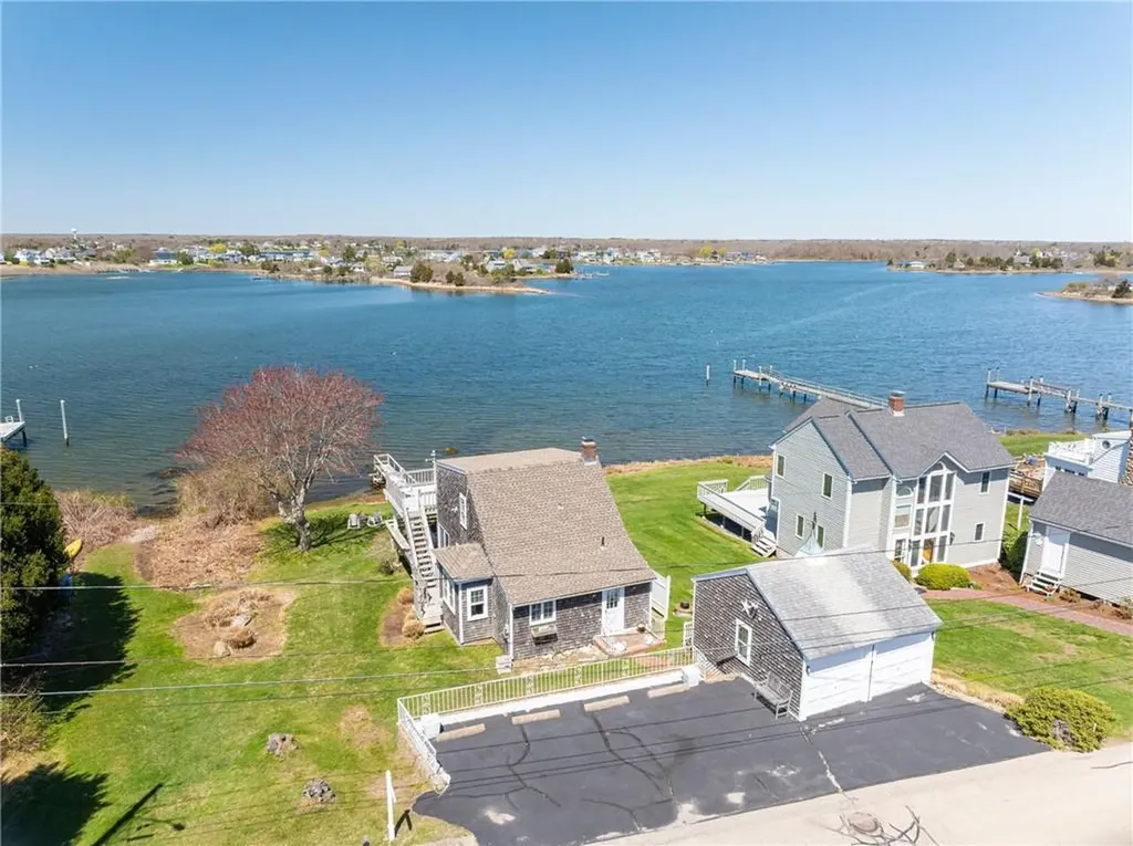 31 East Pond Road Narragansett RI 02882