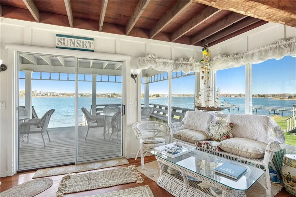 31 East Pond Road Narragansett RI 02882