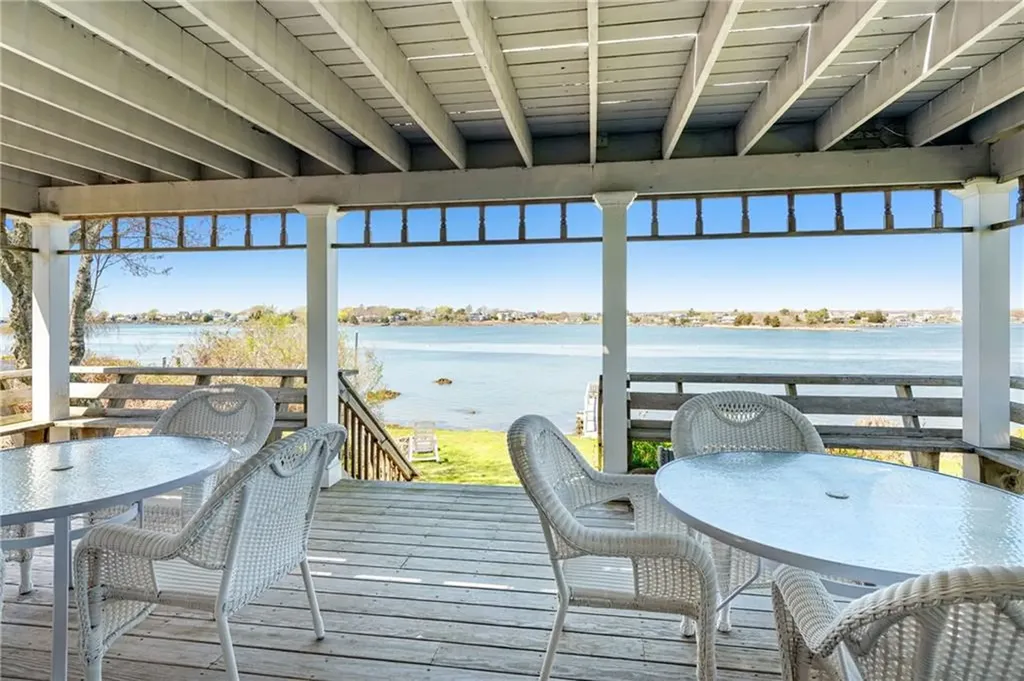31 East Pond Road Narragansett RI 02882