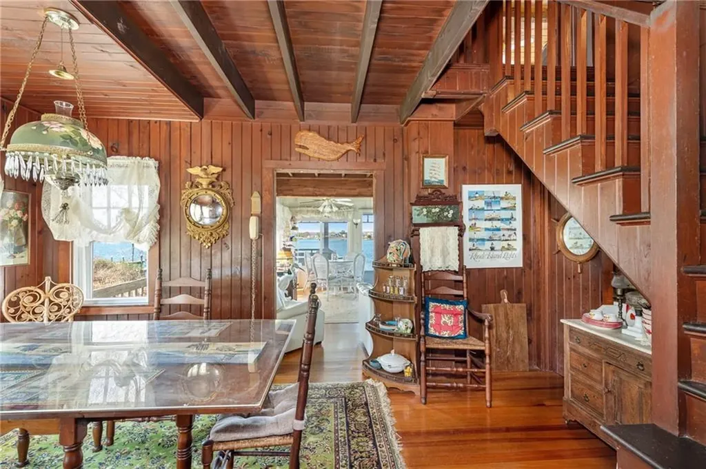 31 East Pond Road Narragansett RI 02882