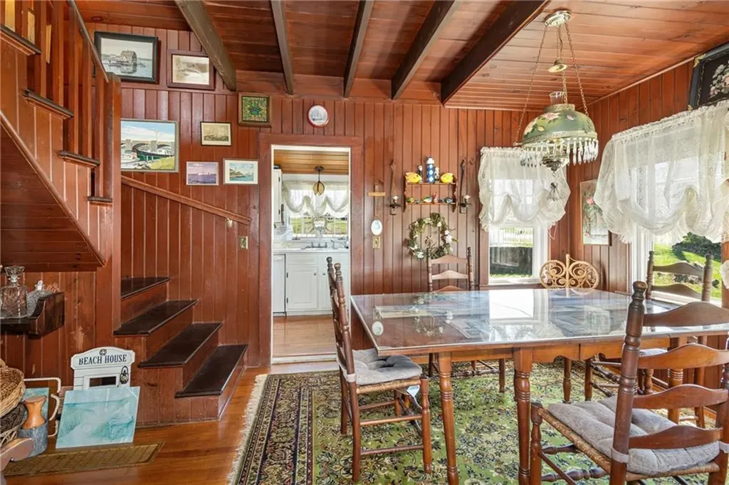 31 East Pond Road Narragansett RI 02882