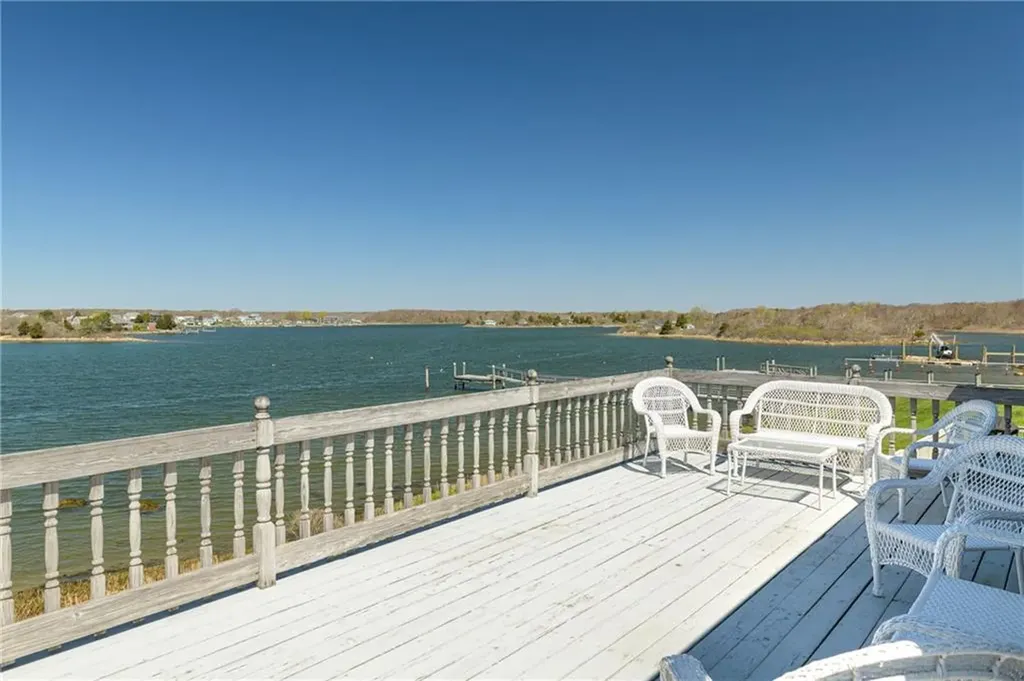 31 East Pond Road Narragansett RI 02882