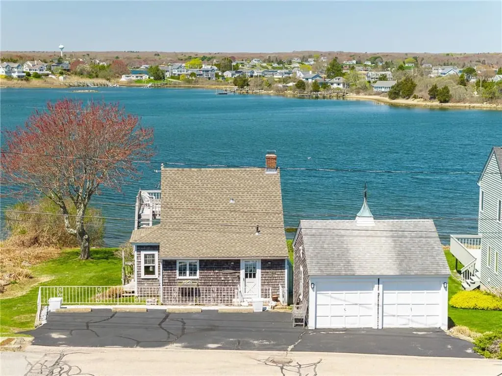 31 East Pond Road Narragansett RI 02882
