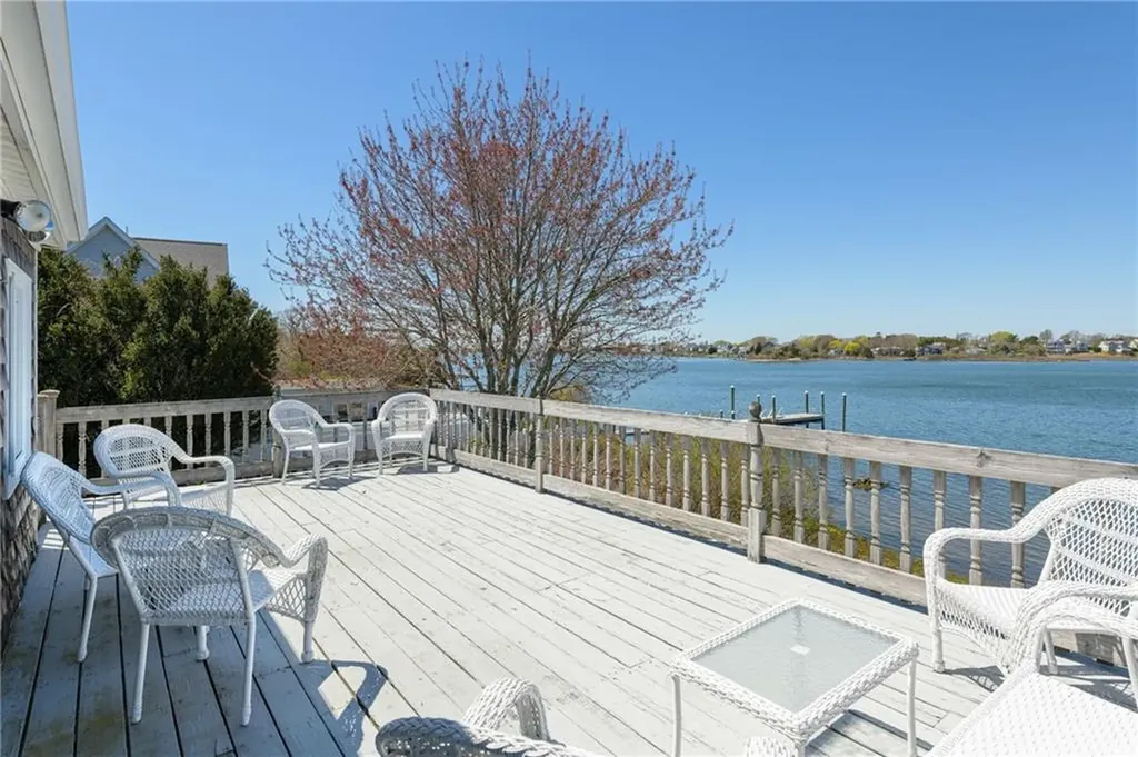 31 East Pond Road Narragansett RI 02882