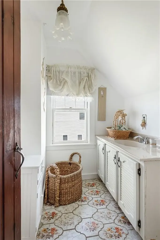 31 East Pond Road Narragansett RI 02882