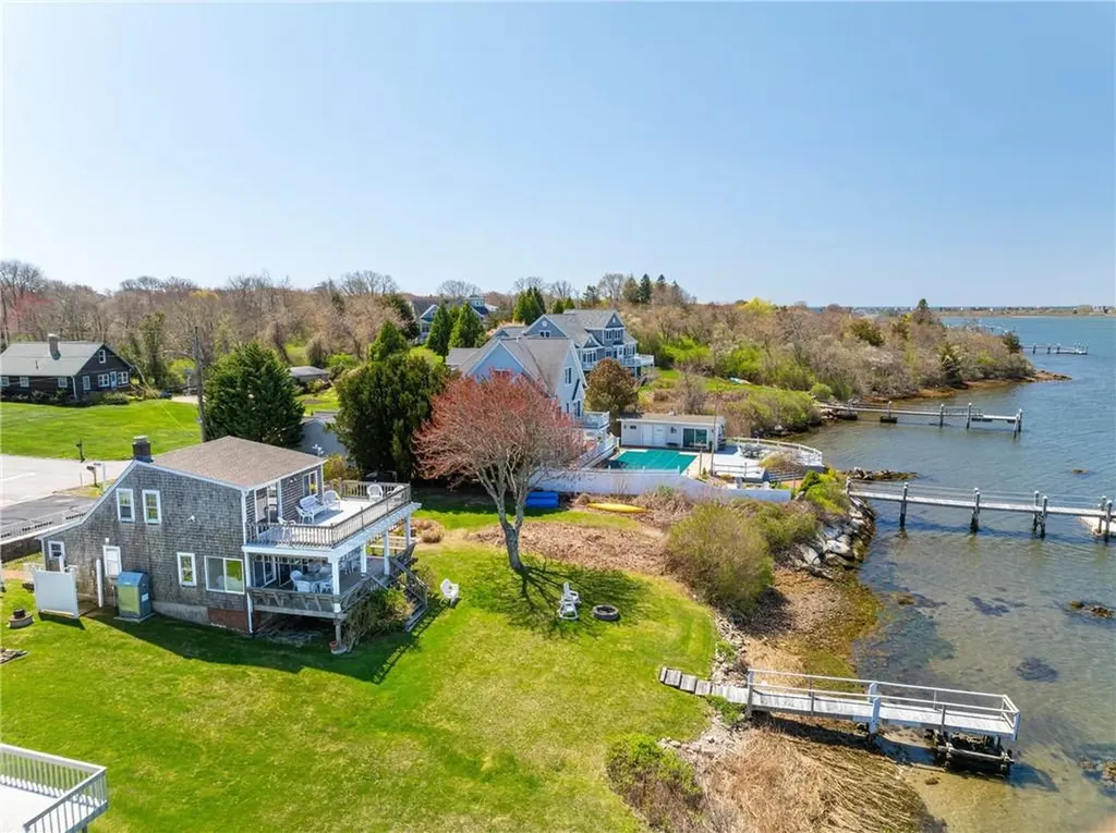31 East Pond Road Narragansett RI 02882