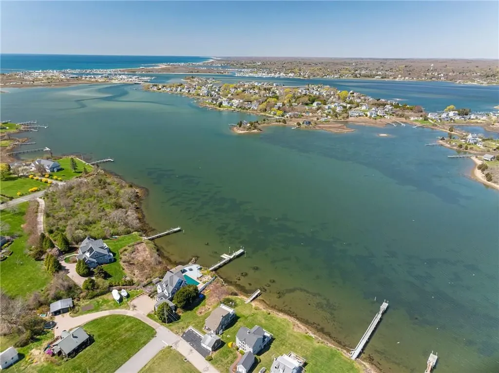 31 East Pond Road Narragansett RI 02882