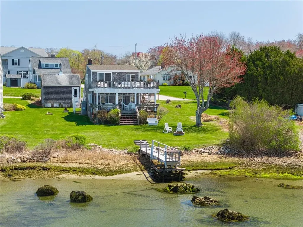 31 East Pond Road Narragansett RI 02882