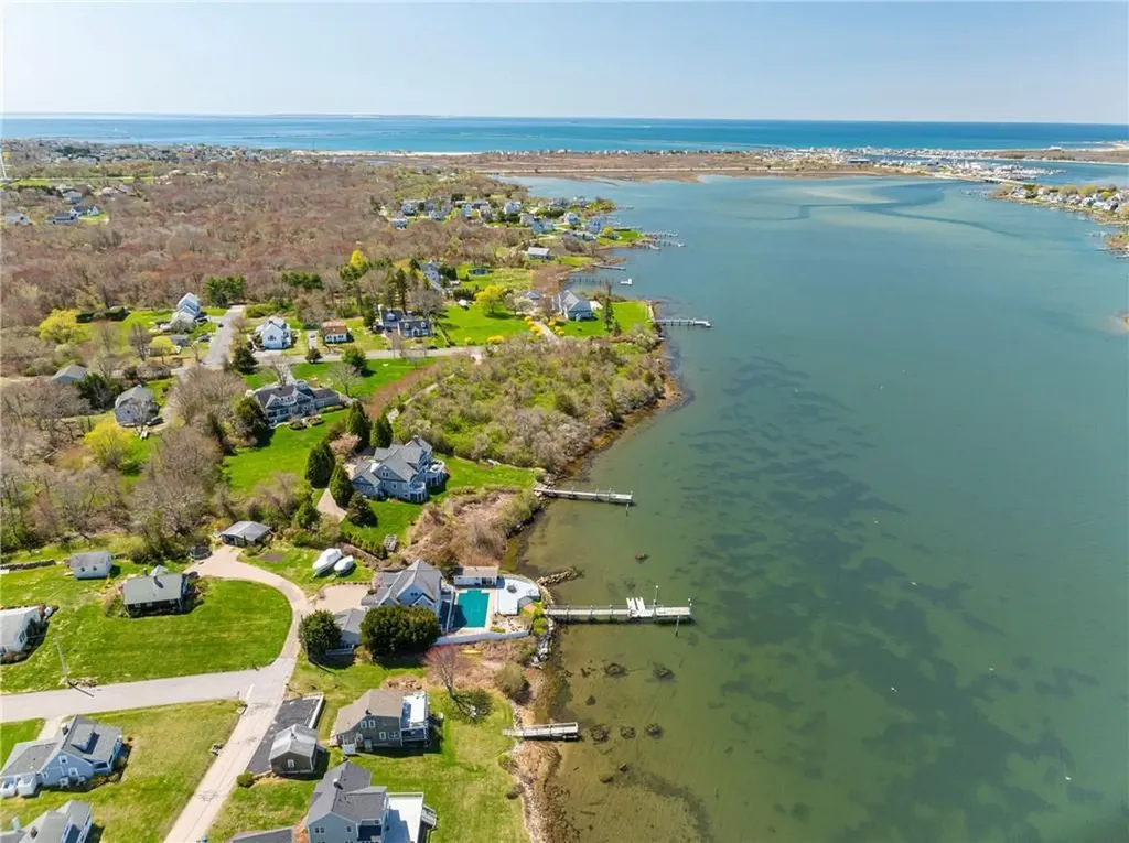 31 East Pond Road Narragansett RI 02882