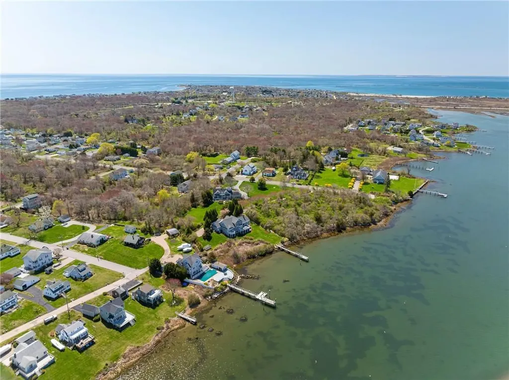31 East Pond Road Narragansett RI 02882