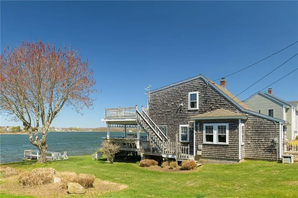 31 East Pond Road Narragansett RI 02882