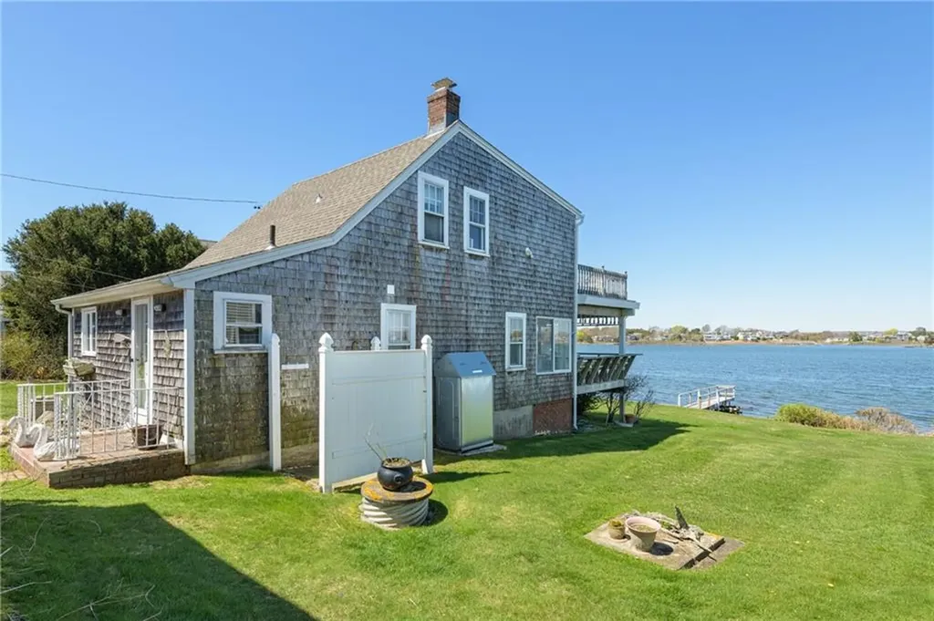 31 East Pond Road Narragansett RI 02882