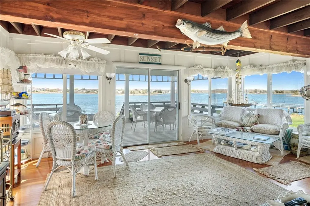 31 East Pond Road Narragansett RI 02882