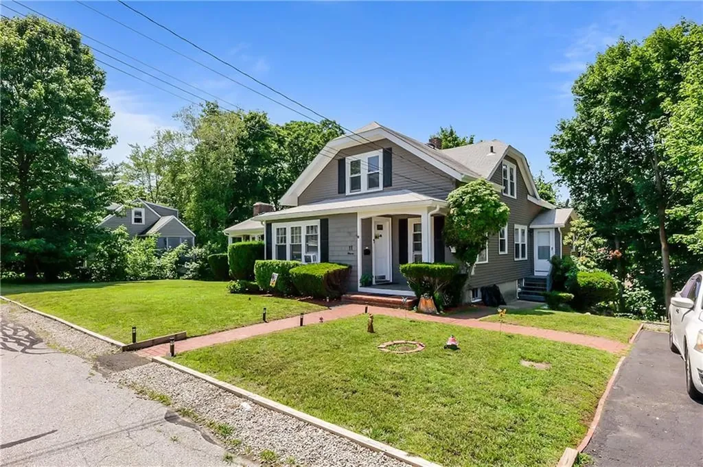 11 Crossland Road West Warwick RI 02893