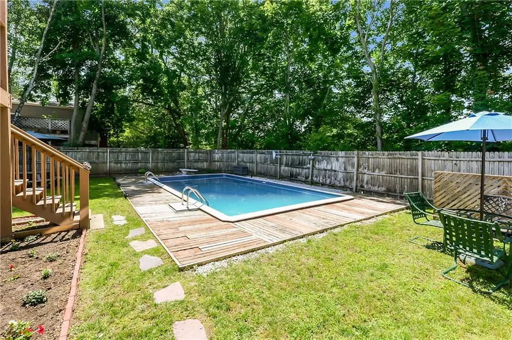 11 Crossland Road West Warwick RI 02893