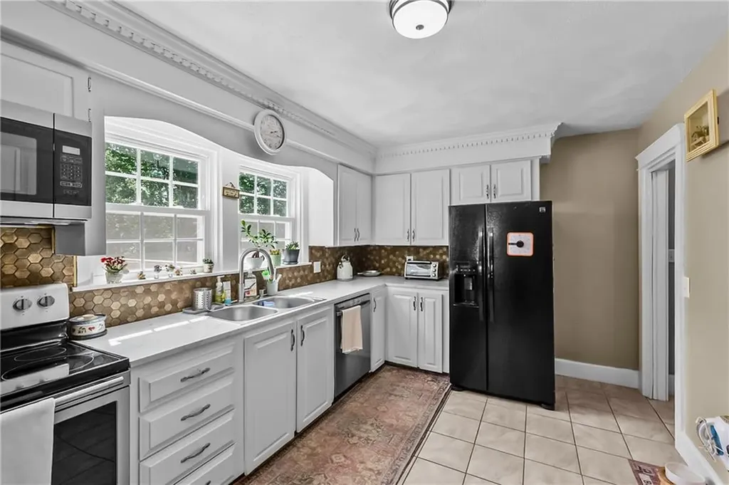 11 Crossland Road West Warwick RI 02893