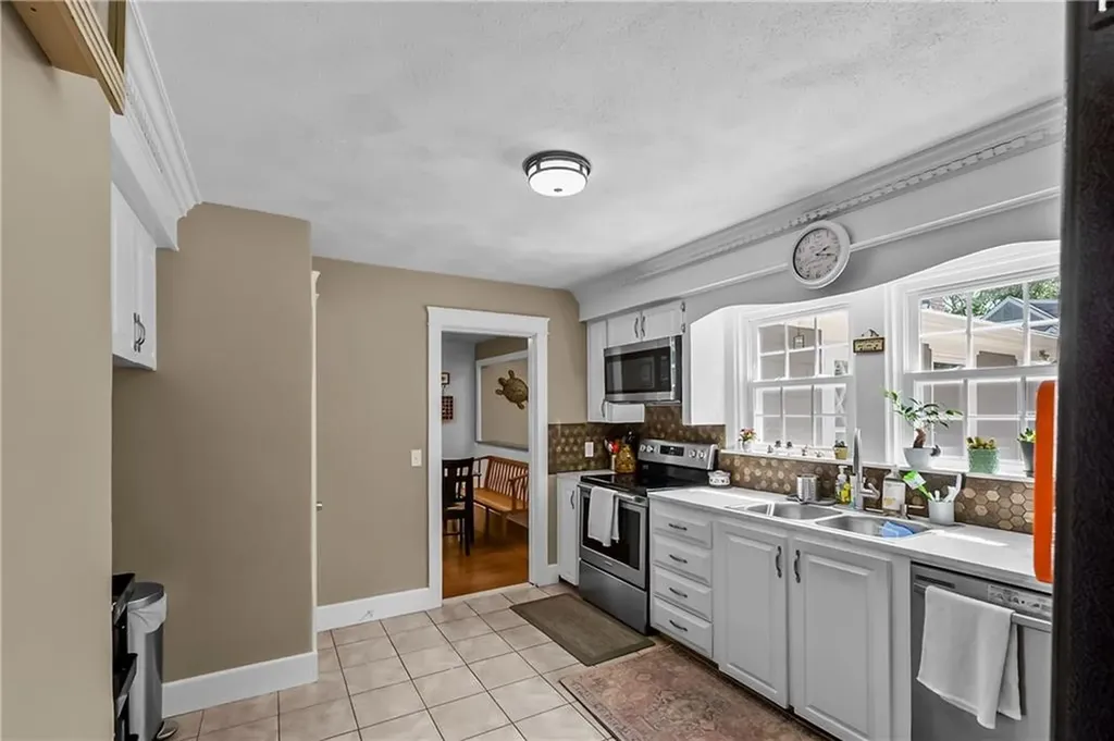 11 Crossland Road West Warwick RI 02893