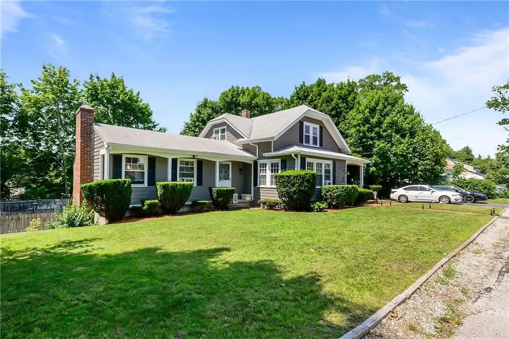 11 Crossland Road West Warwick RI 02893