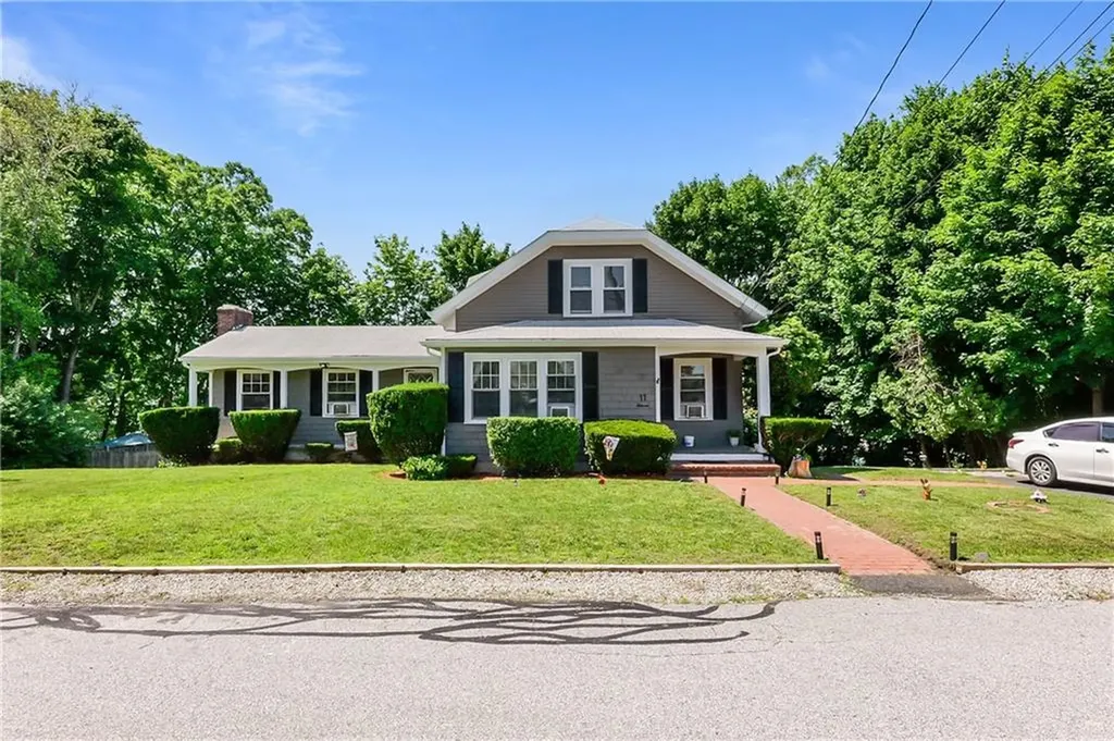 11 Crossland Road West Warwick RI 02893