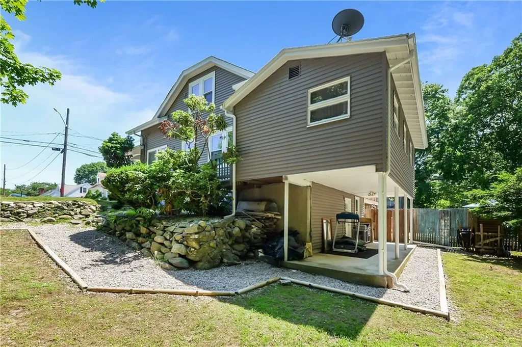 11 Crossland Road West Warwick RI 02893