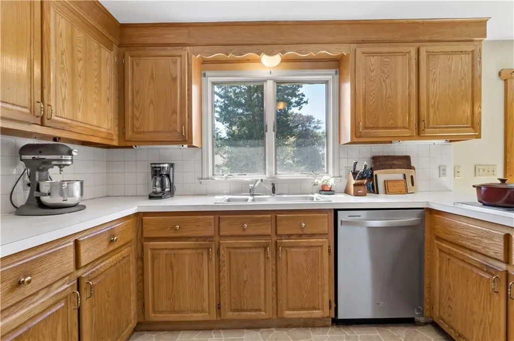42 Homeland Avenue Narragansett RI 02882
