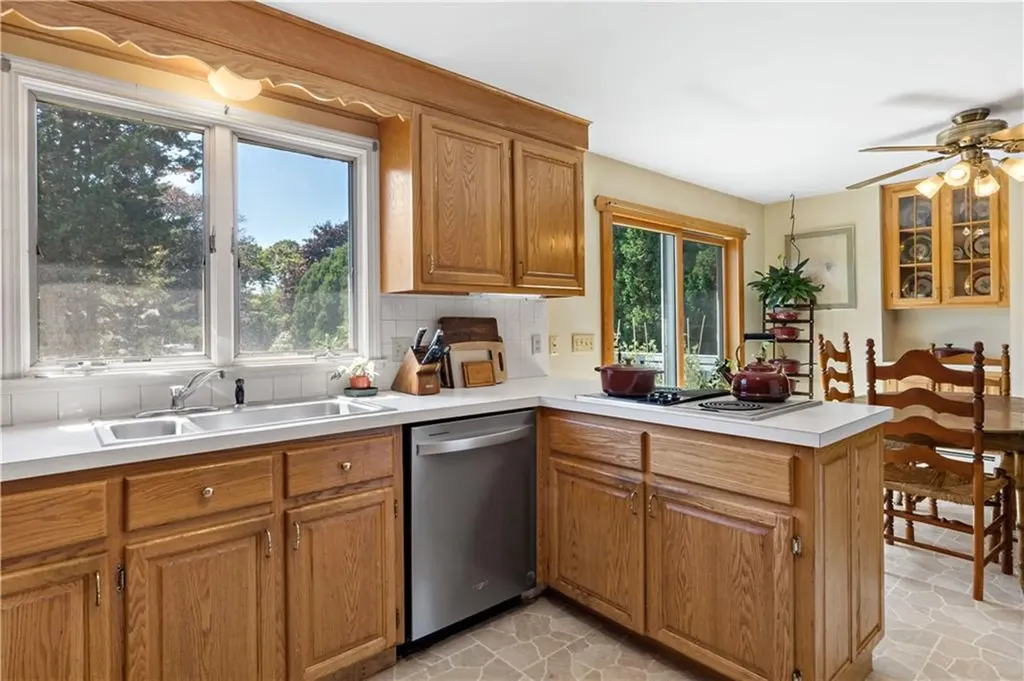 42 Homeland Avenue Narragansett RI 02882
