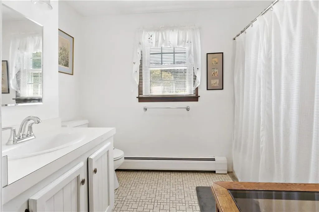 42 Homeland Avenue Narragansett RI 02882