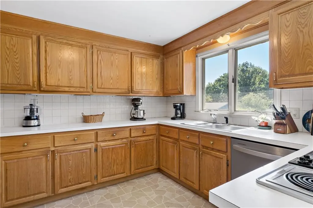42 Homeland Avenue Narragansett RI 02882