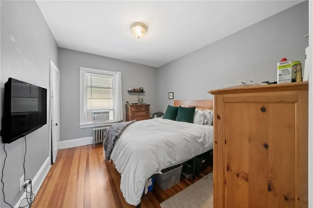 2 Louisburg Place Providence RI 02909