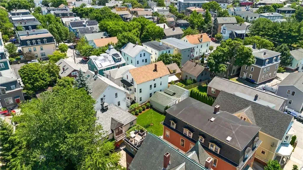 2 Louisburg Place Providence RI 02909