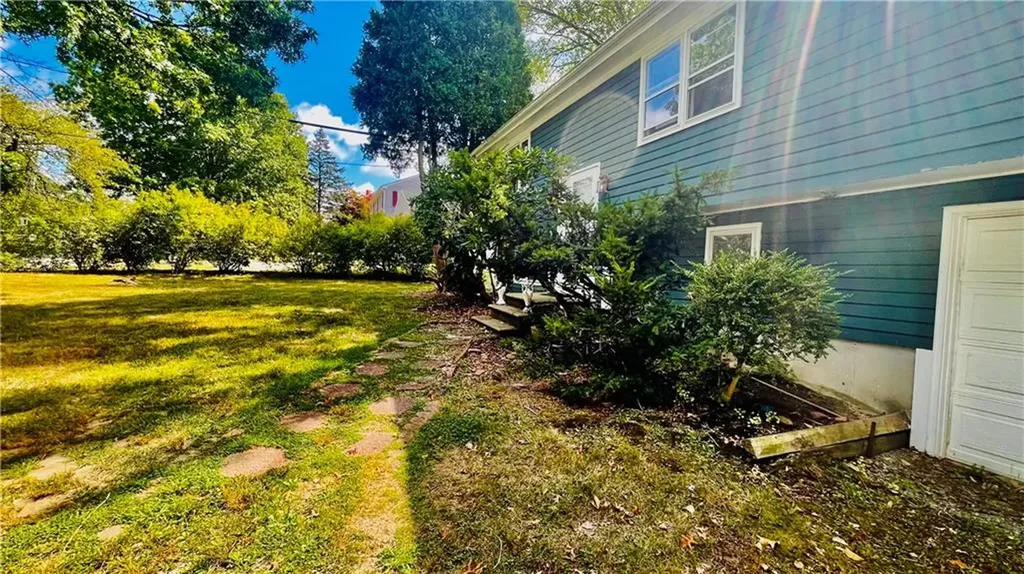 1069 Green End Avenue Middletown RI 02842