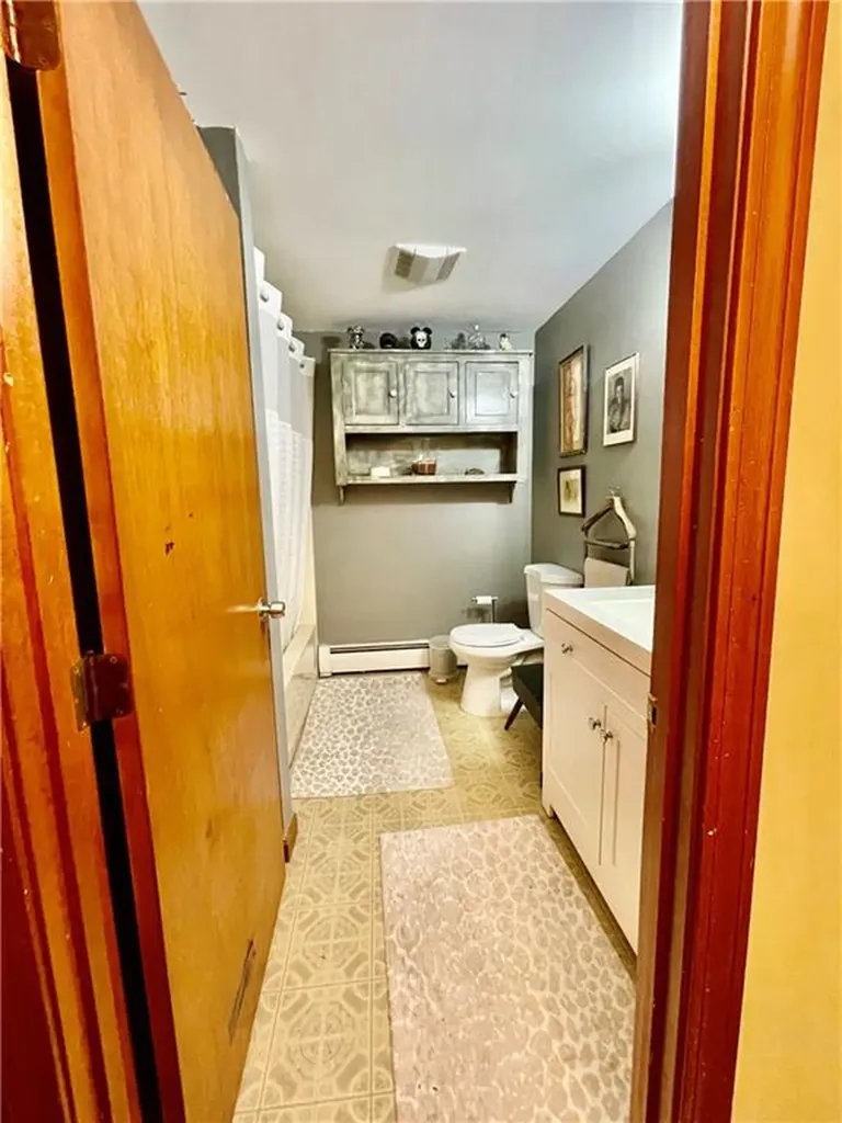 1069 Green End Avenue Middletown RI 02842