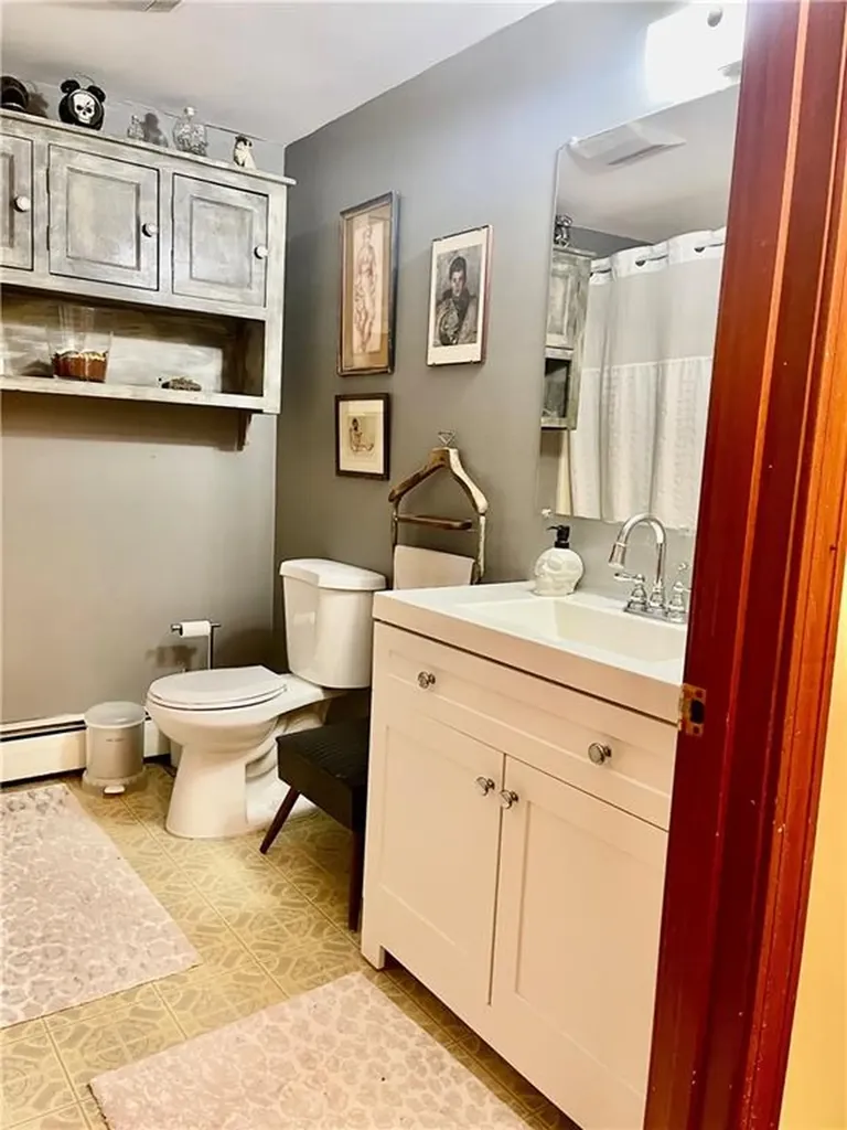 1069 Green End Avenue Middletown RI 02842