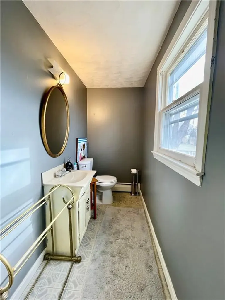 1069 Green End Avenue Middletown RI 02842