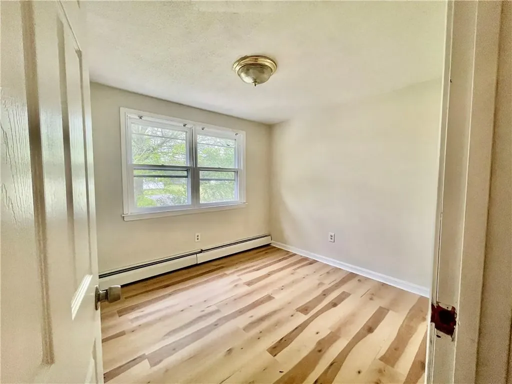 1069 Green End Avenue Middletown RI 02842
