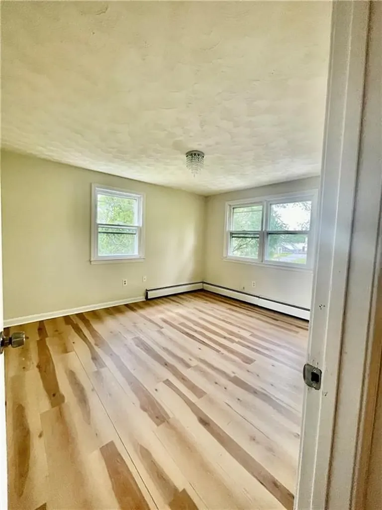 1069 Green End Avenue Middletown RI 02842