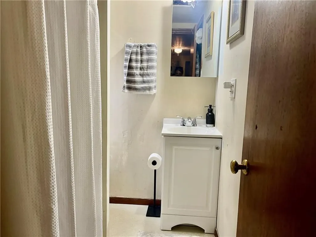 1069 Green End Avenue Middletown RI 02842